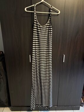 VENUS maxi dress - size small